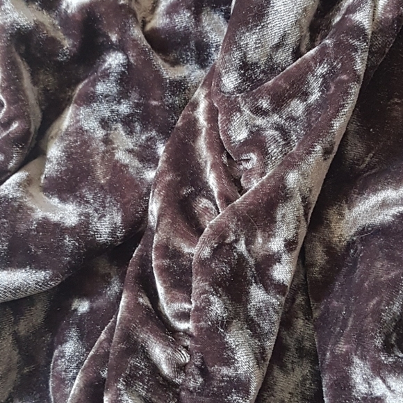 Velvet 2 piece set + comes with suprise free item - Picture 2 of 4